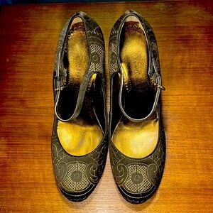 Isabella Fiore Size 9 Made in Italy Very Elegant Heels Gold Threaded on Brown